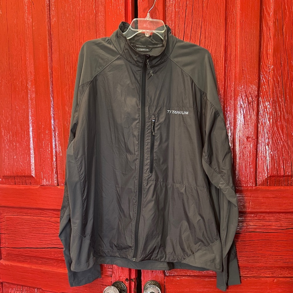 Titanium Columbia XXL Men's Charcoal Windbreaker